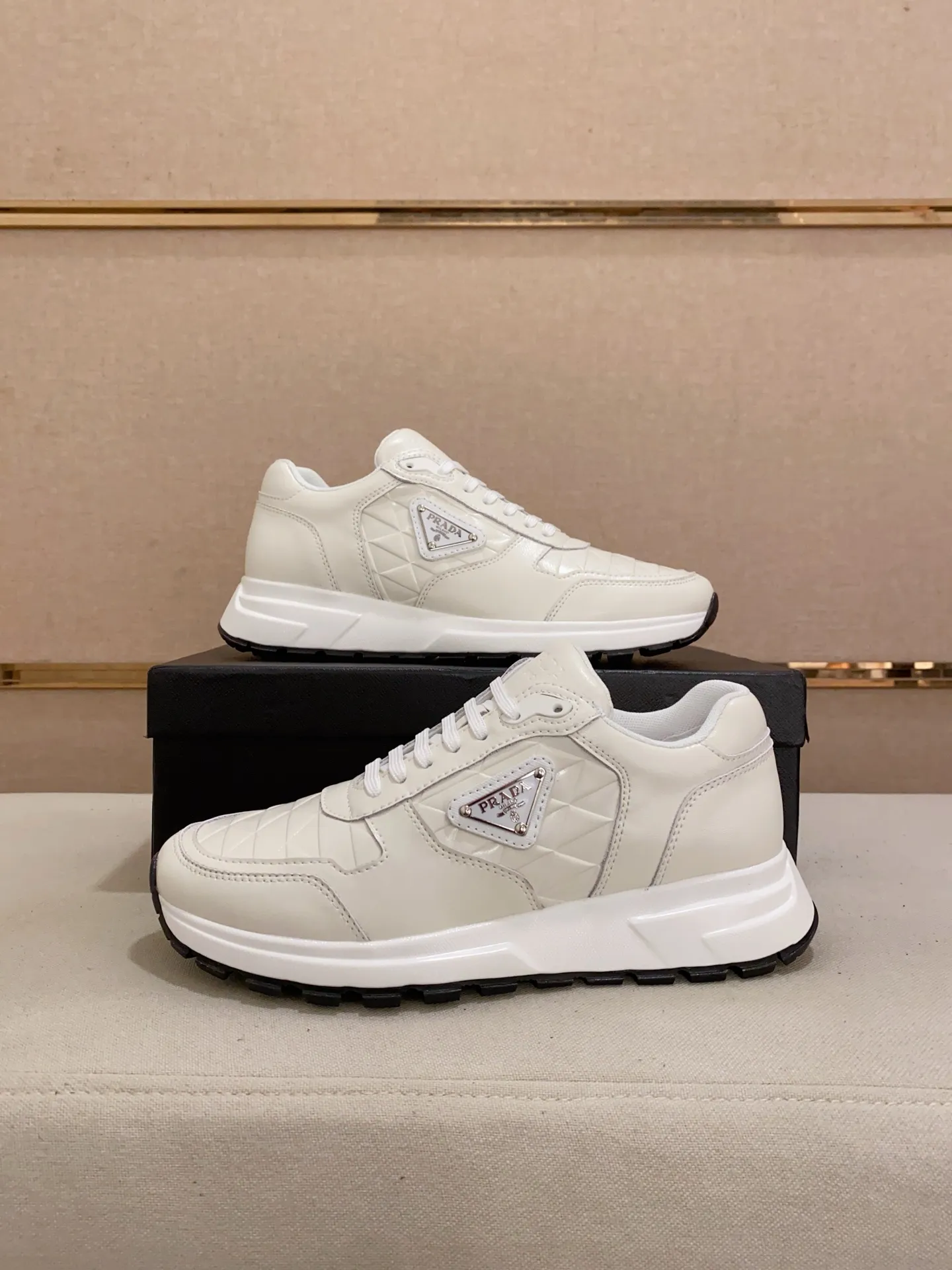 Men's shoes 💰: 500💰 [Prada～Prada] Trendy new styles are on the market. Same style as the official website. Counter quality. Original matching. [Strong] [Strong] Selected first-layer cowhide fabric. Comfortable and breathable sheepskin lining, fine workmanship, upper layer made of 100% pure cowhide, original last shape, comfortable on the feet, shoe sizes 38 to 44